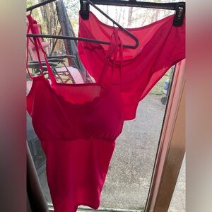NWOT 2X Bright Pink Scalloped Tankini